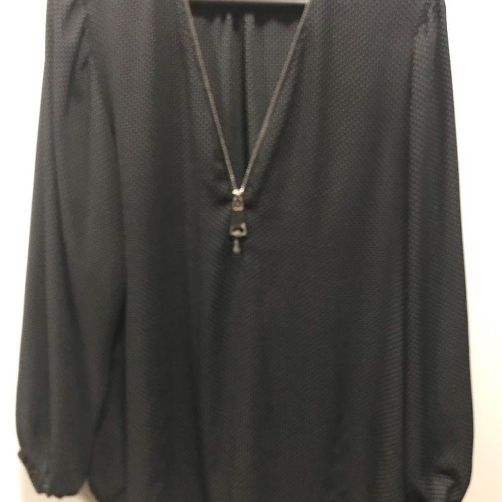 Premise 2x black and white dot blouse with zipper